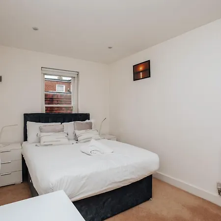 Henley Town Centre With Parking Apartment Exterior photo