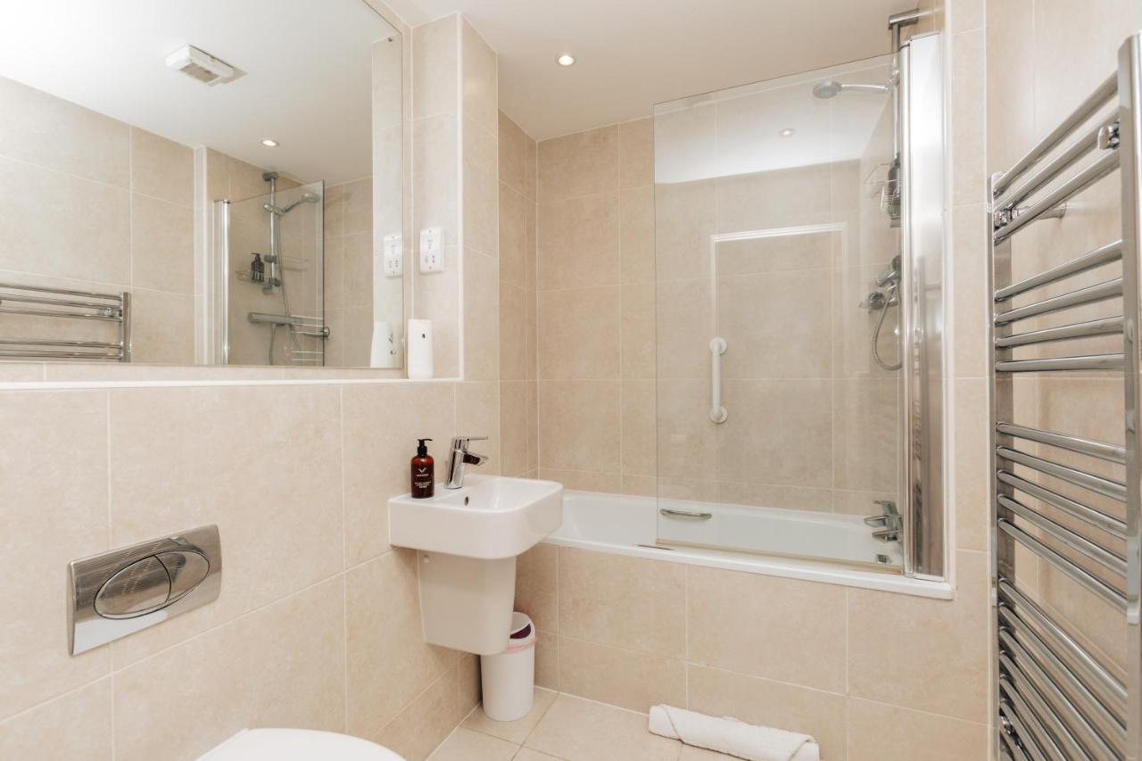 Town Centre With Parking * Henley-on-Thames