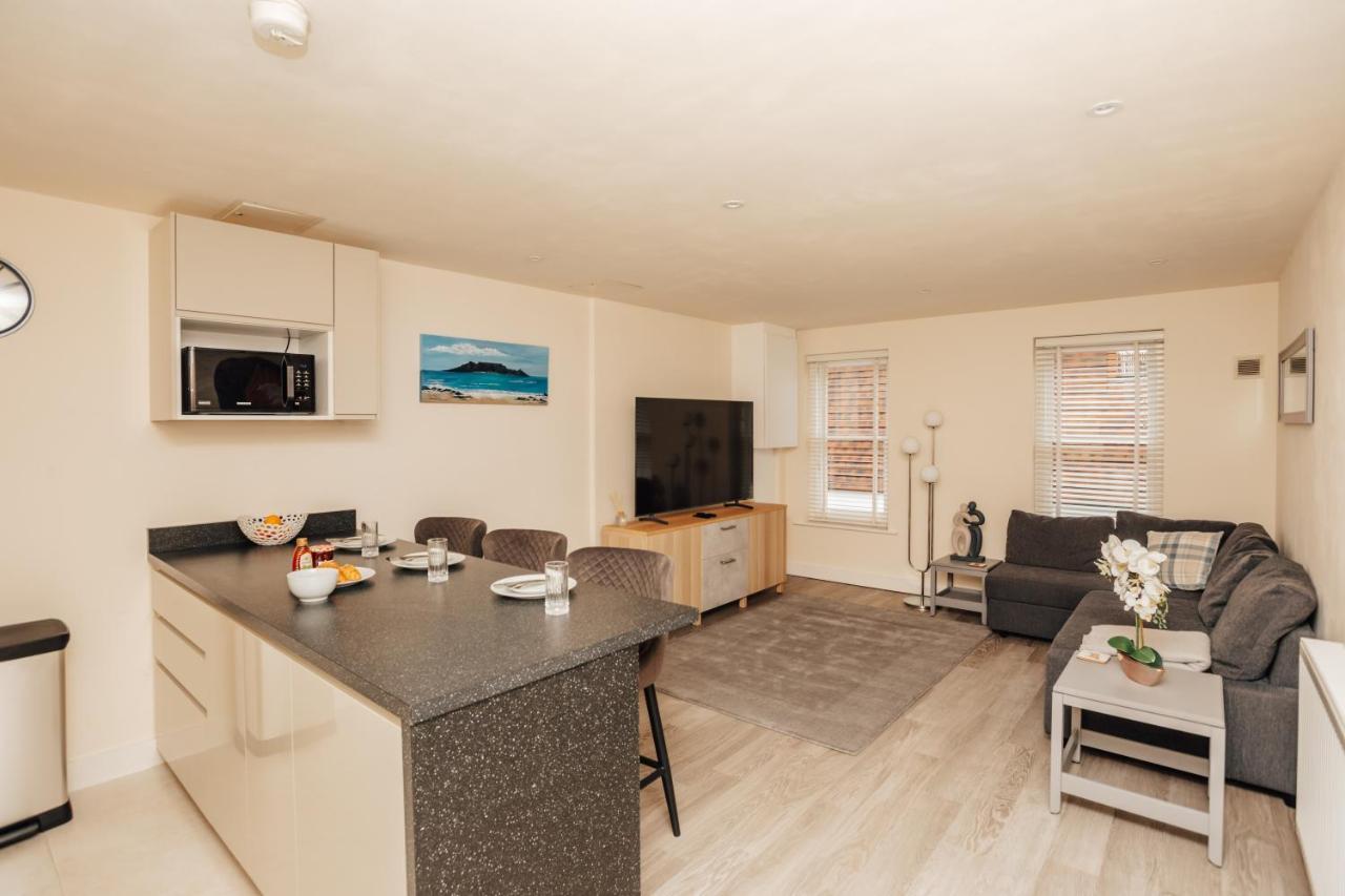Town Centre With Parking Apartment